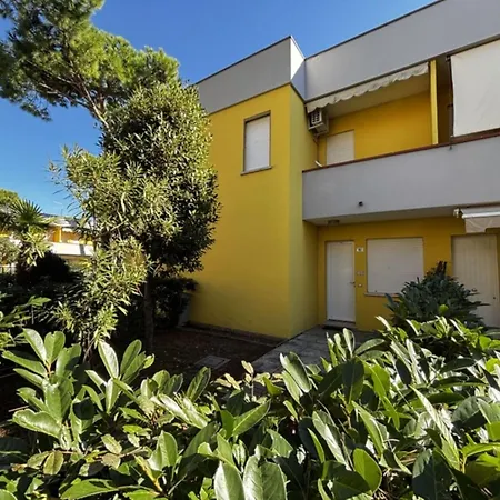Cozy With Garden And Pool Apartment *